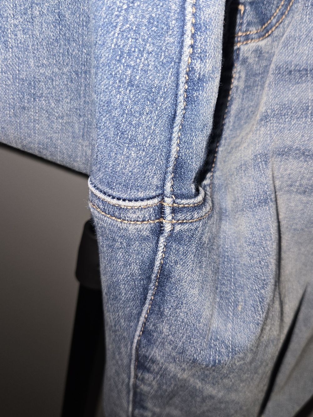 American Eagle Outfitters Distressed Light Blue Straight Leg Jeans - Picture 3 of 4